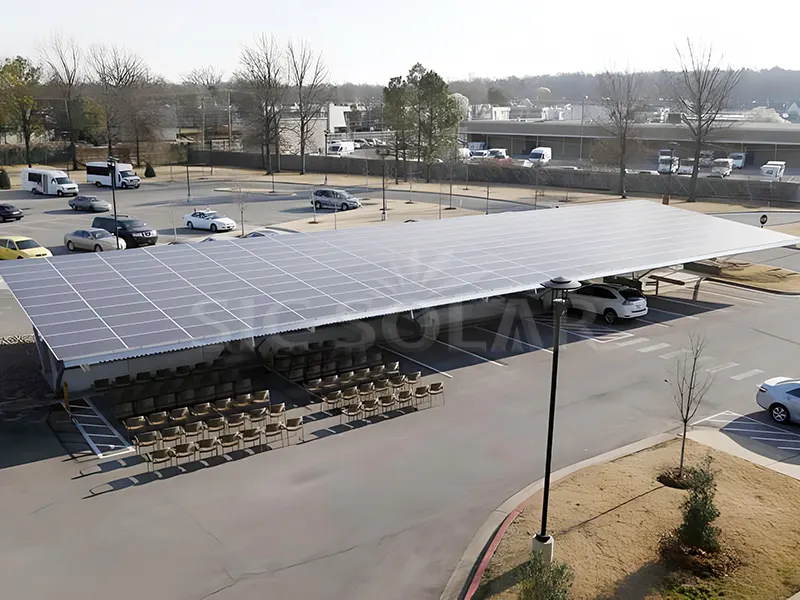 Kanadyjski system mocowania wiaty solarnej o mocy 150 kW