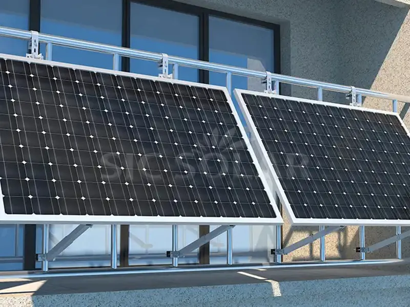 Balkon ze wspornikiem solarnym o mocy 1 kW w Finlandii